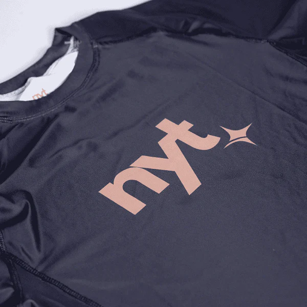 NYT Short Sleeve Sand Centre Logo Rashguard