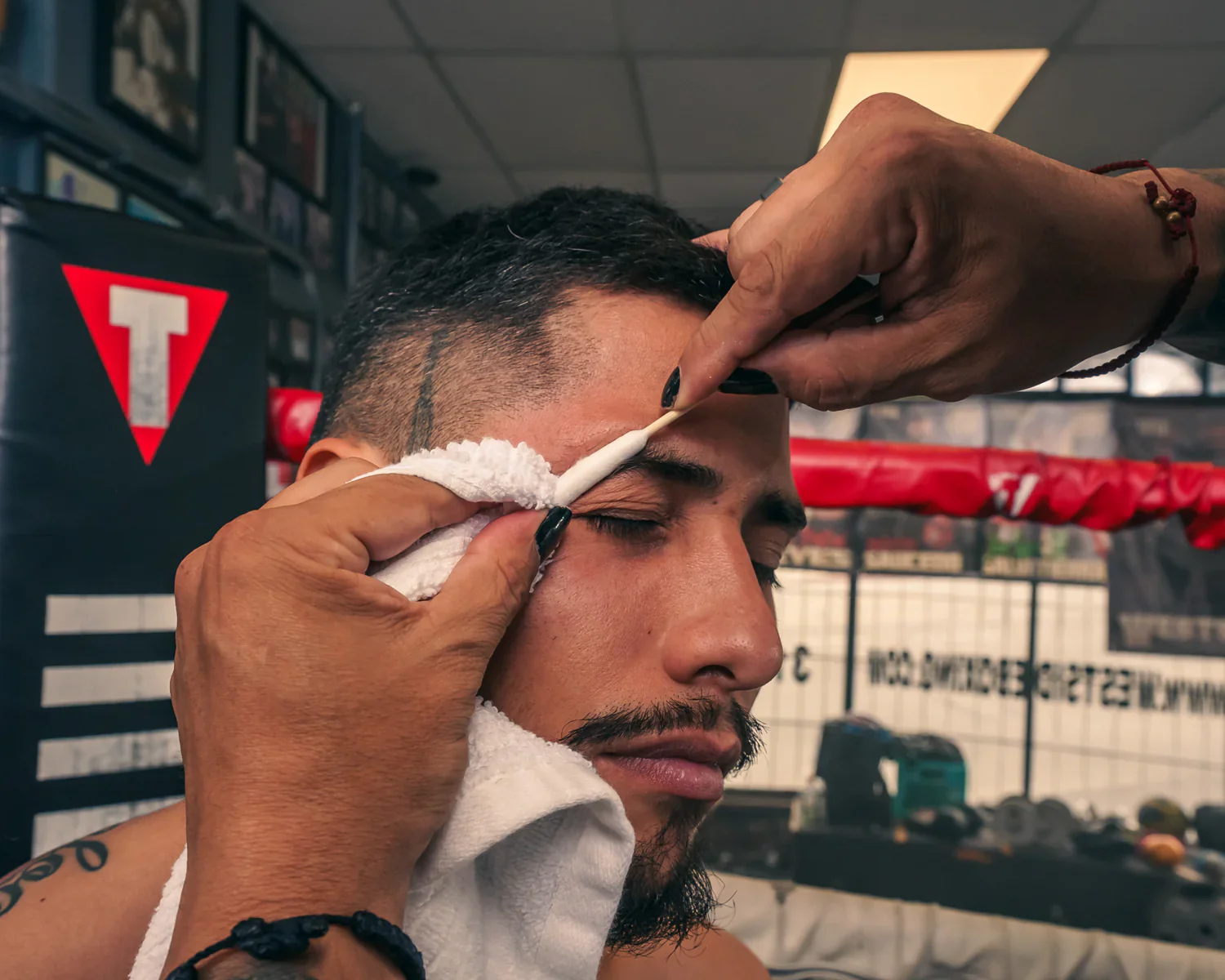 Title Boxing Ultra Absorbent Corner Swabs - Image 3